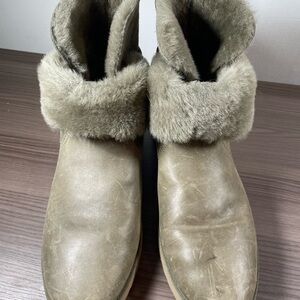 UGG OLIVE ROMELY BUCKLE LEATHER SUEDE/ SHEEPSKIN BOOTS (size 10.5)